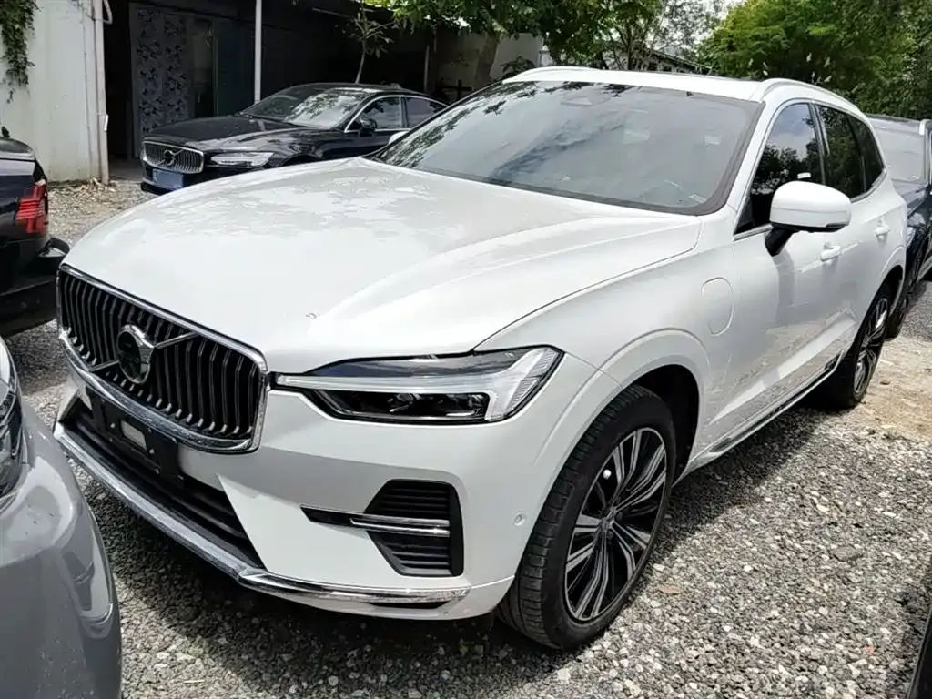 Volvo XC60 PHEV — фото 1