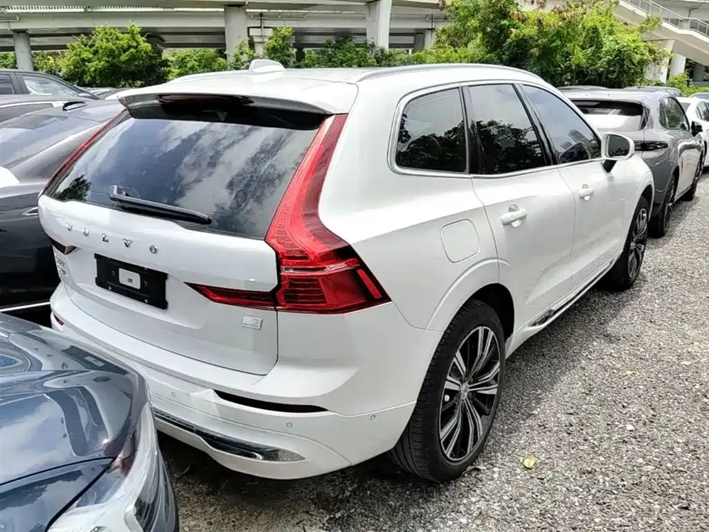 Volvo XC60 PHEV — фото 5
