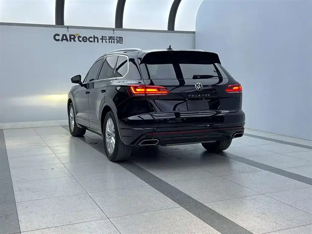Volkswagen Touareg — фото 7