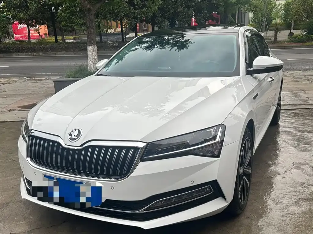 Skoda Superb — фото 1