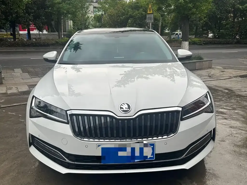 Skoda Superb — фото 10