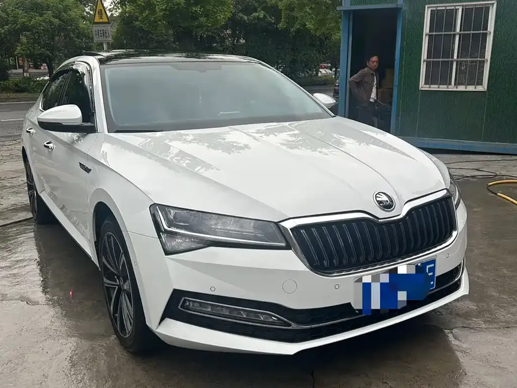 Skoda Superb — фото 4
