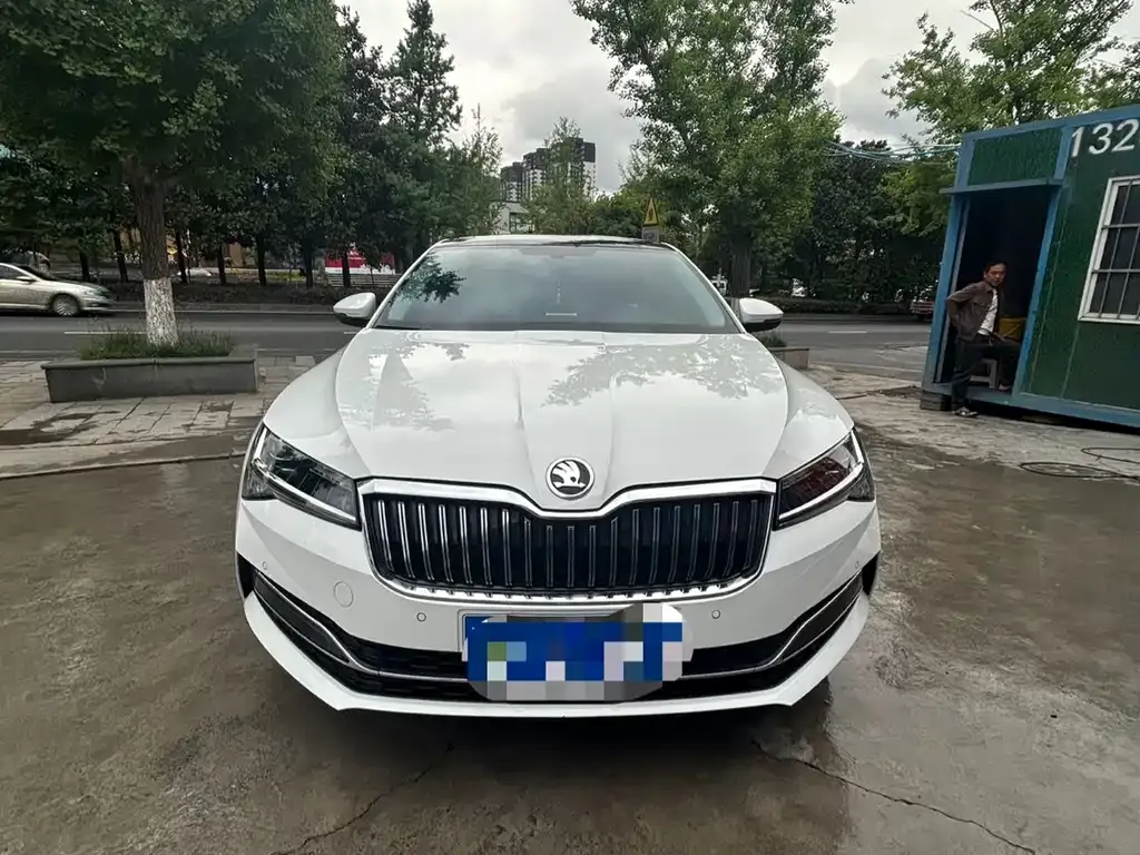 Skoda Superb — фото 8