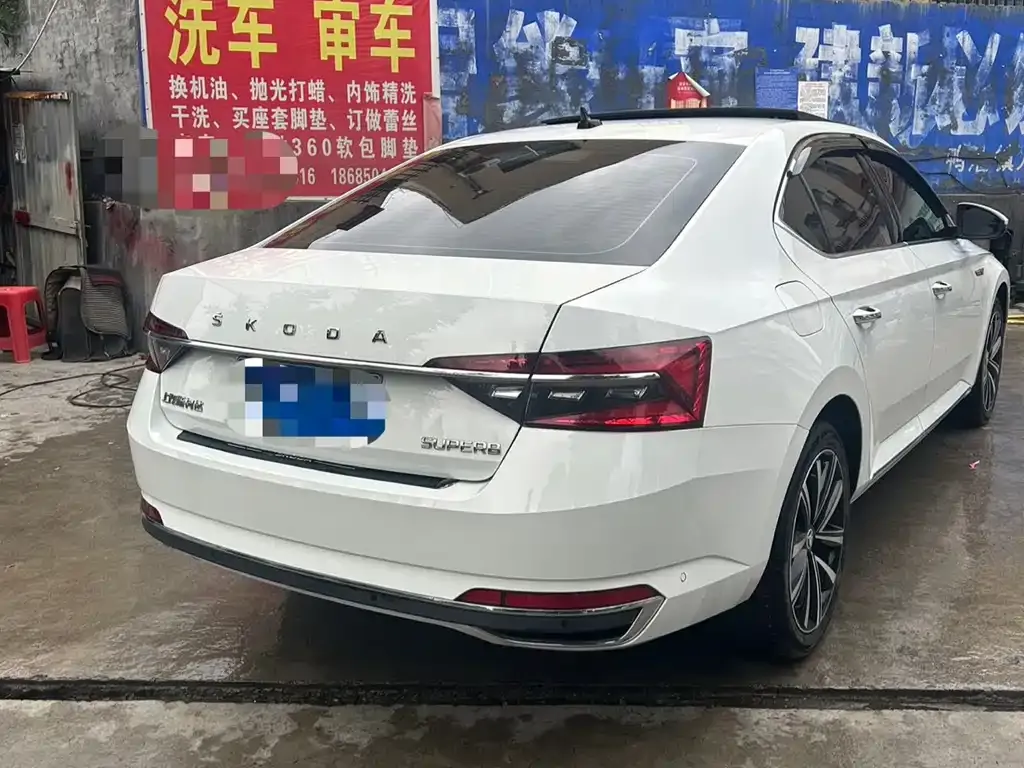 Skoda Superb — фото 9