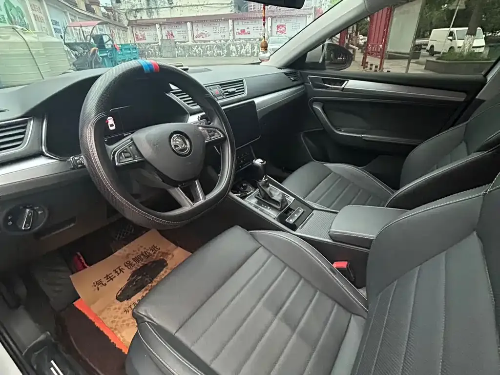 Skoda Superb — фото 7