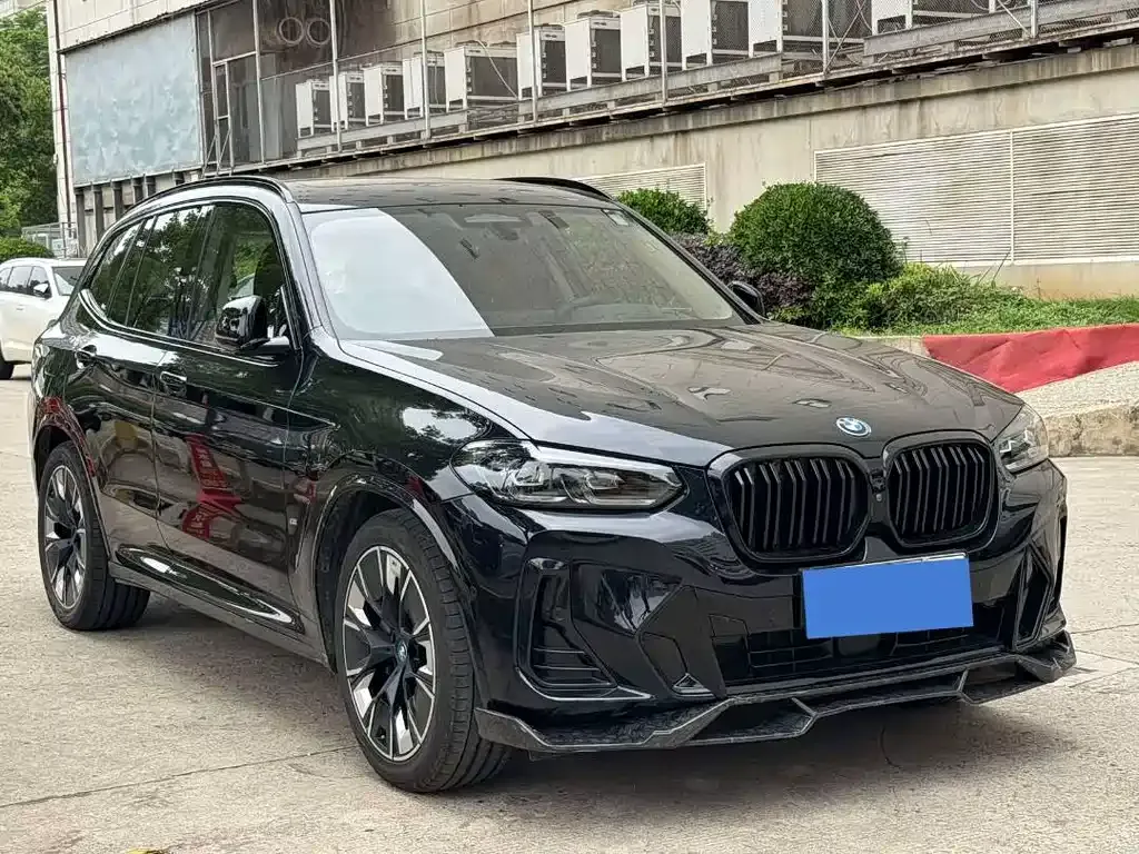 BMW iX3 — фото 10