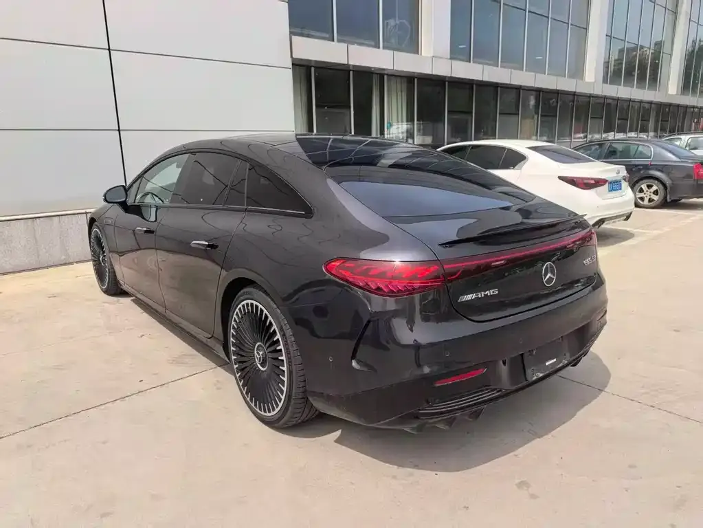 Mercedes-Benz EQS AMG — фото 6