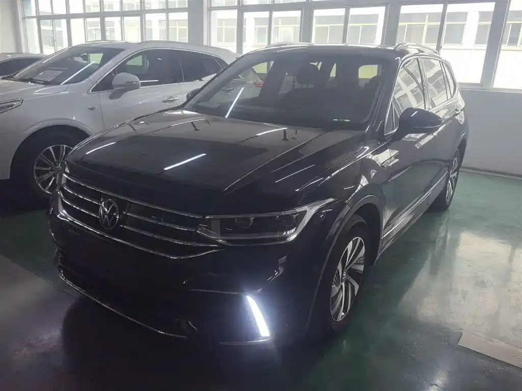 Volkswagen Tiguan L New Energy — фото 1