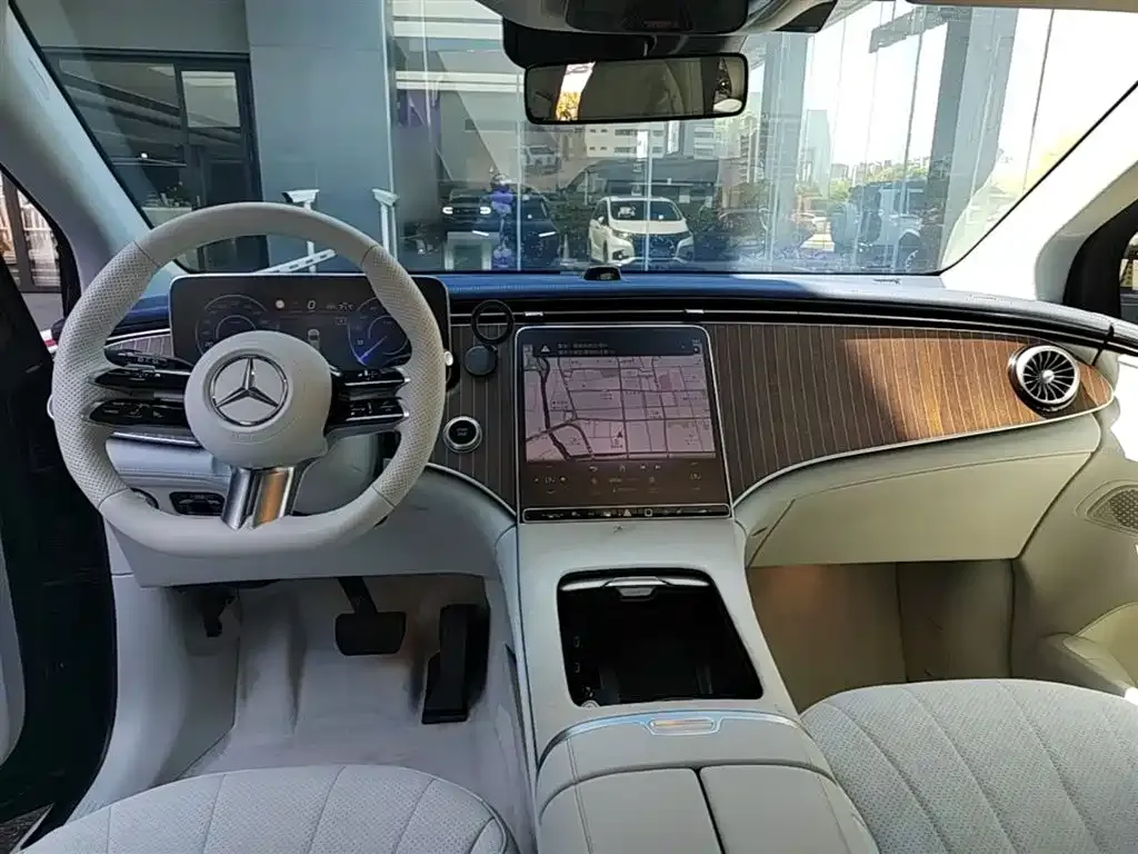 Mercedes-Benz EQE SUV — фото 4
