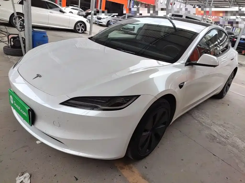 Tesla Model 3 — фото 1
