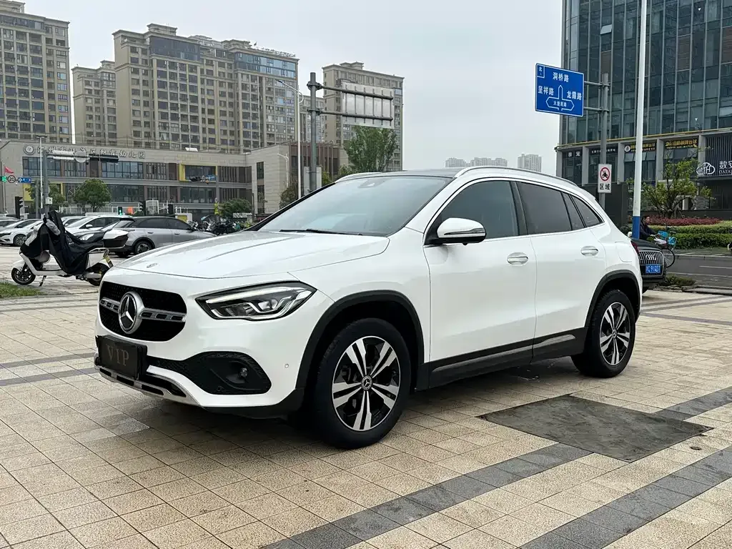 Mercedes-Benz GLA — фото 1