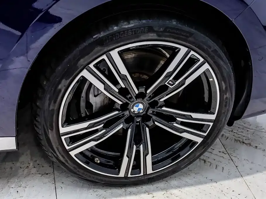 BMW i7 — фото 10