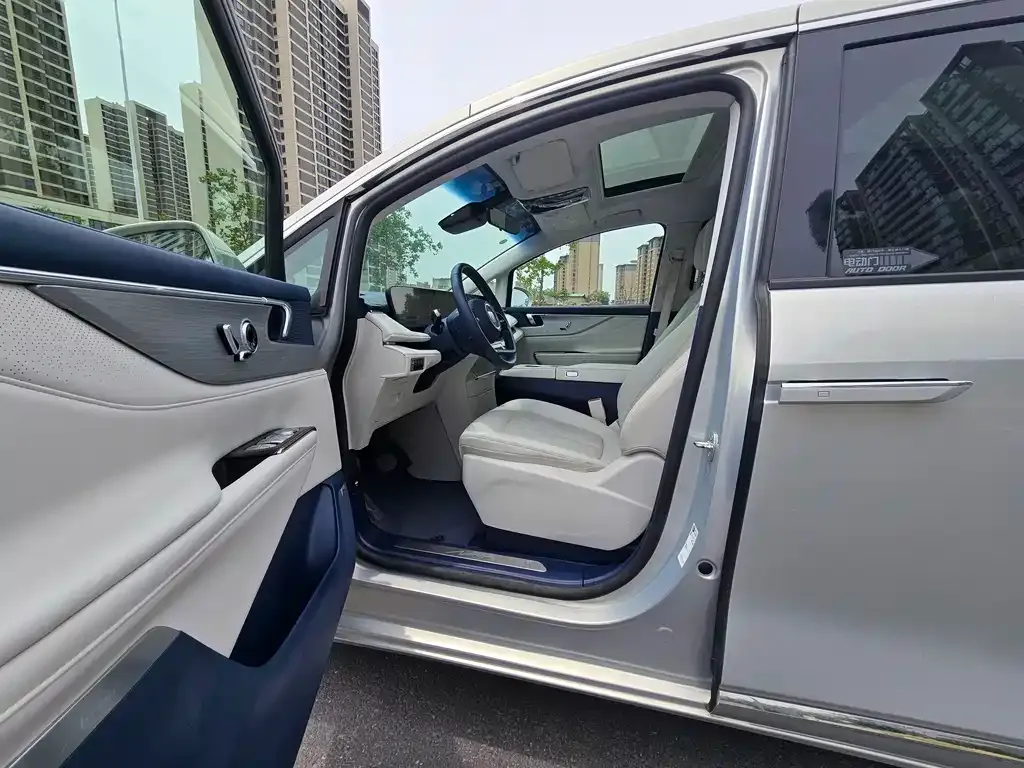 Buick GL8 Hybrid — фото 4