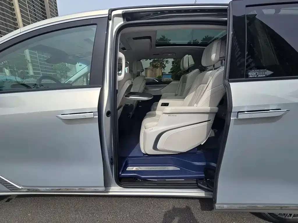 Buick GL8 Hybrid — фото 2