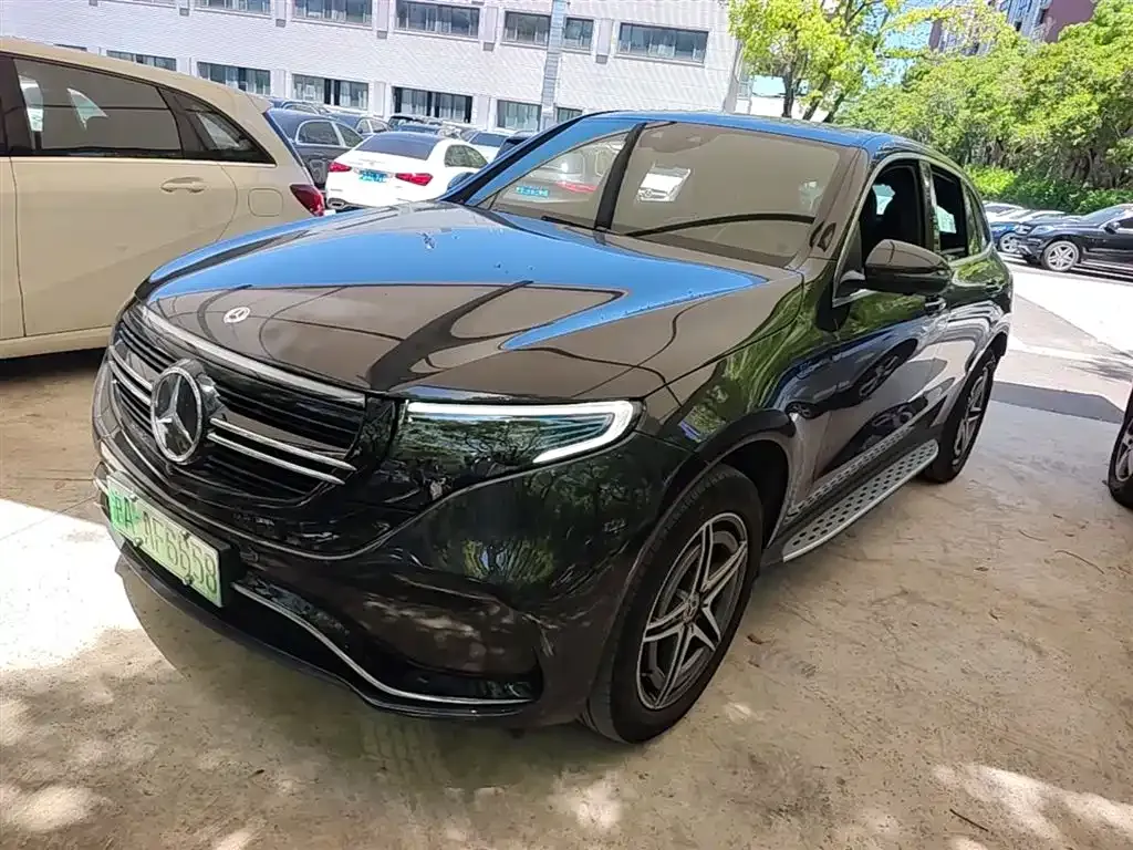 Mercedes-Benz EQC — фото 1
