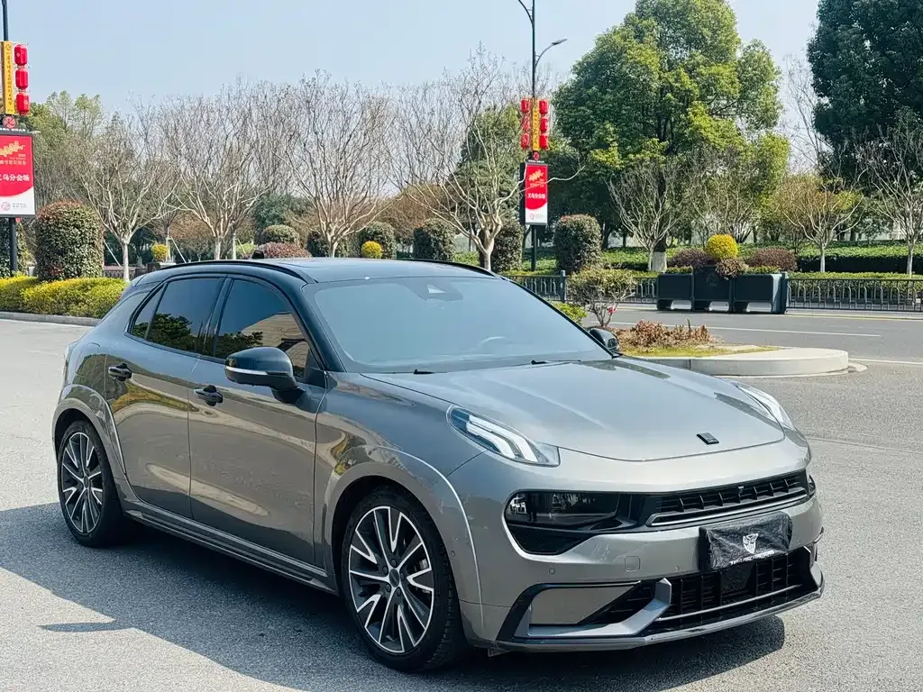 Lynk & Co 02 Hatchback — фото 1