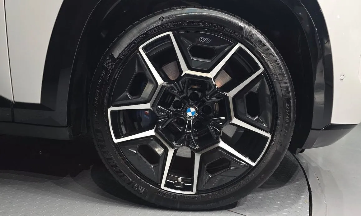 BMW XM — фото 10