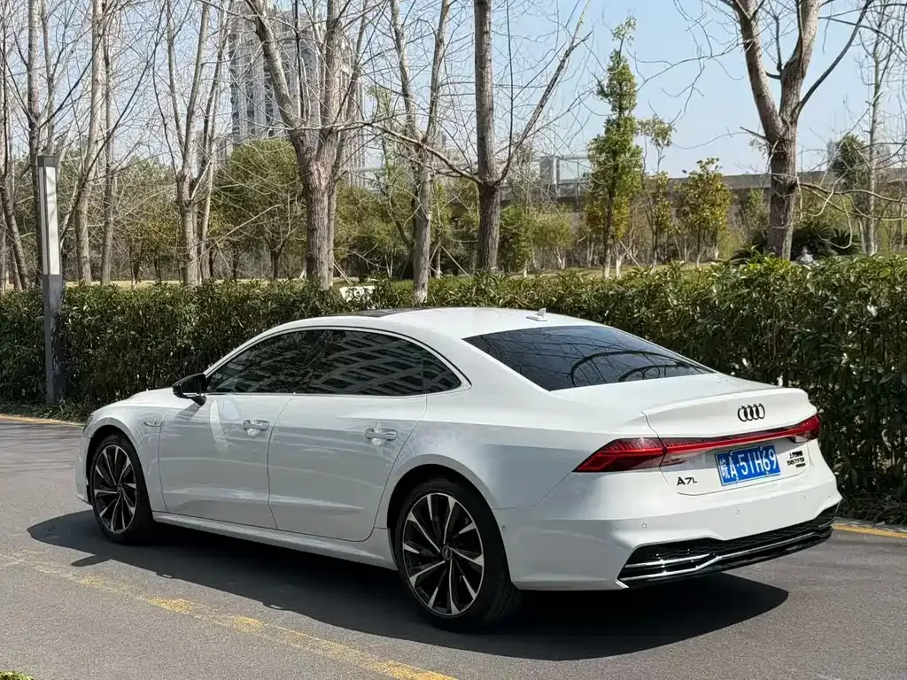 Audi A7L — фото 7