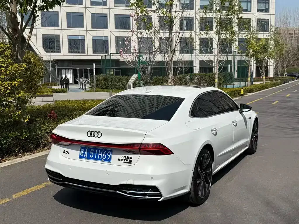 Audi A7L — фото 6