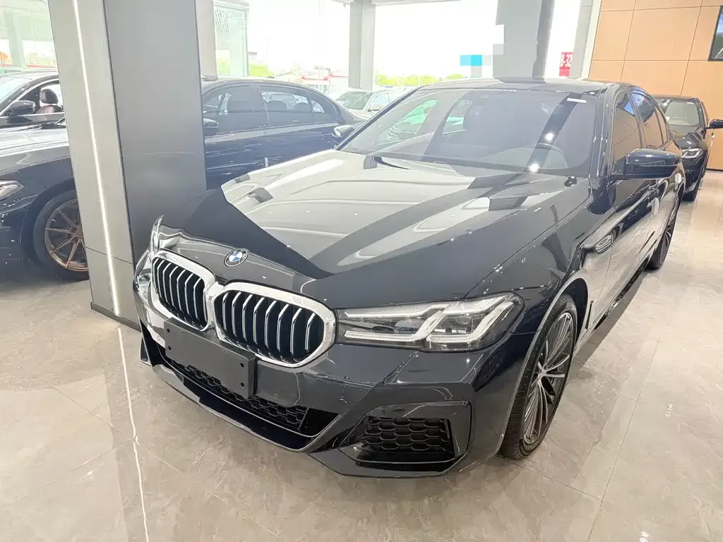 BMW 5 Series — фото 1