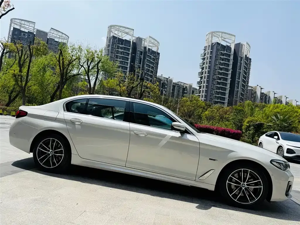 BMW 5 Series New Energy — фото 9