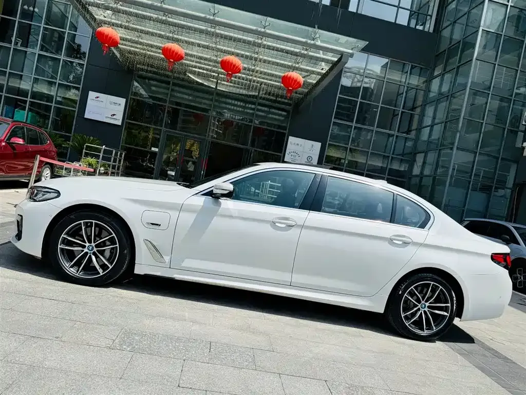 BMW 5 Series New Energy — фото 8