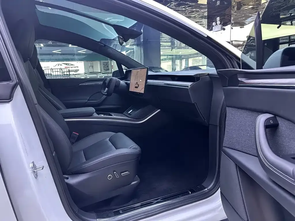 Tesla Model X — фото 4