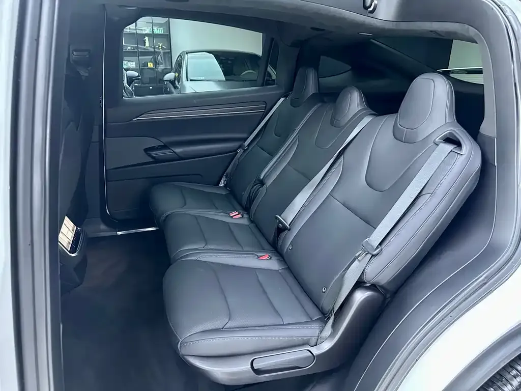 Tesla Model X — фото 7