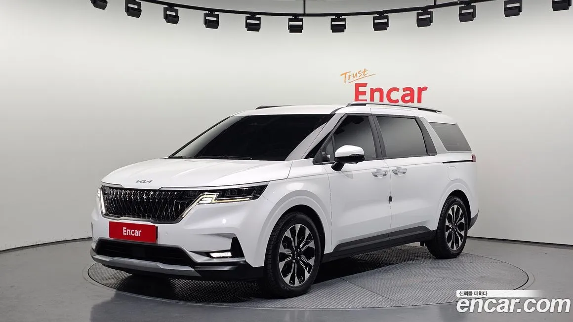 Kia Carnival — фото 1