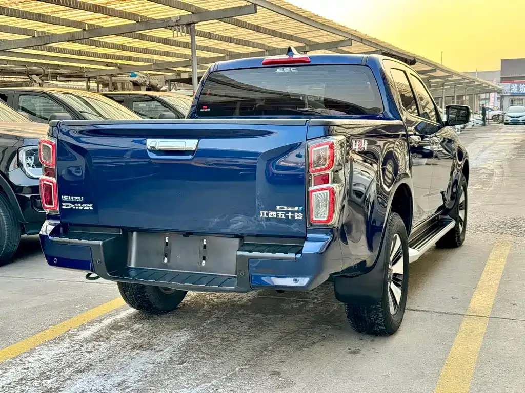 Isuzu D-MAX — фото 8