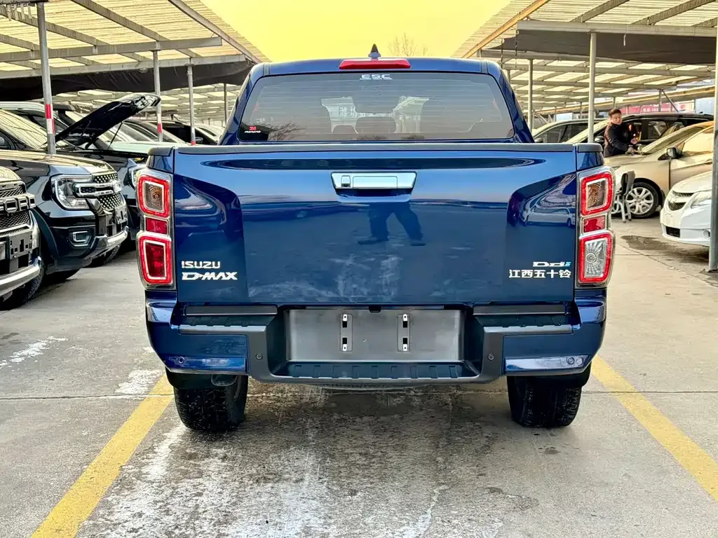 Isuzu D-MAX — фото 5