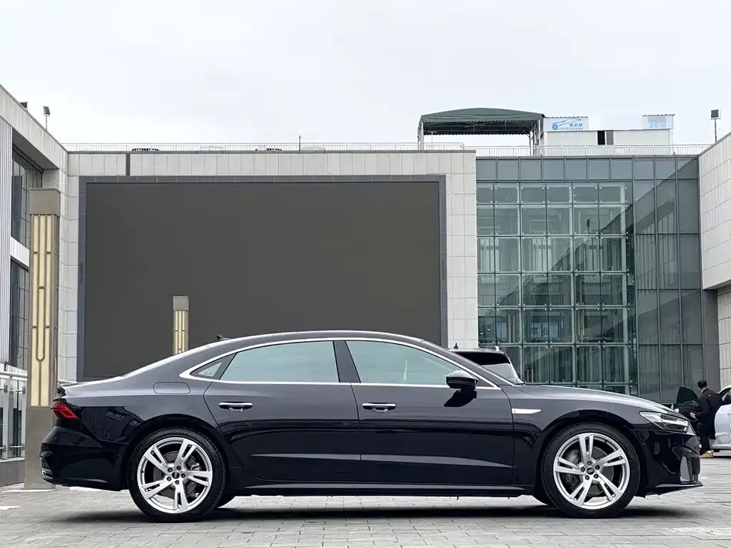 Audi A7L — фото 9