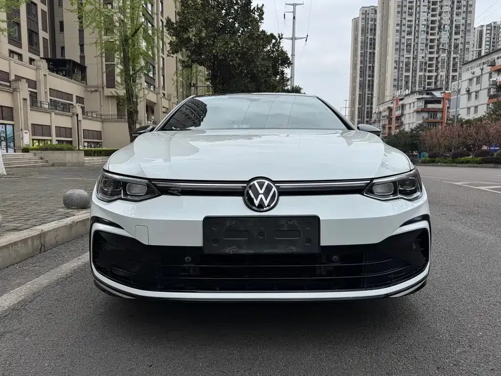 Volkswagen Golf — фото 1