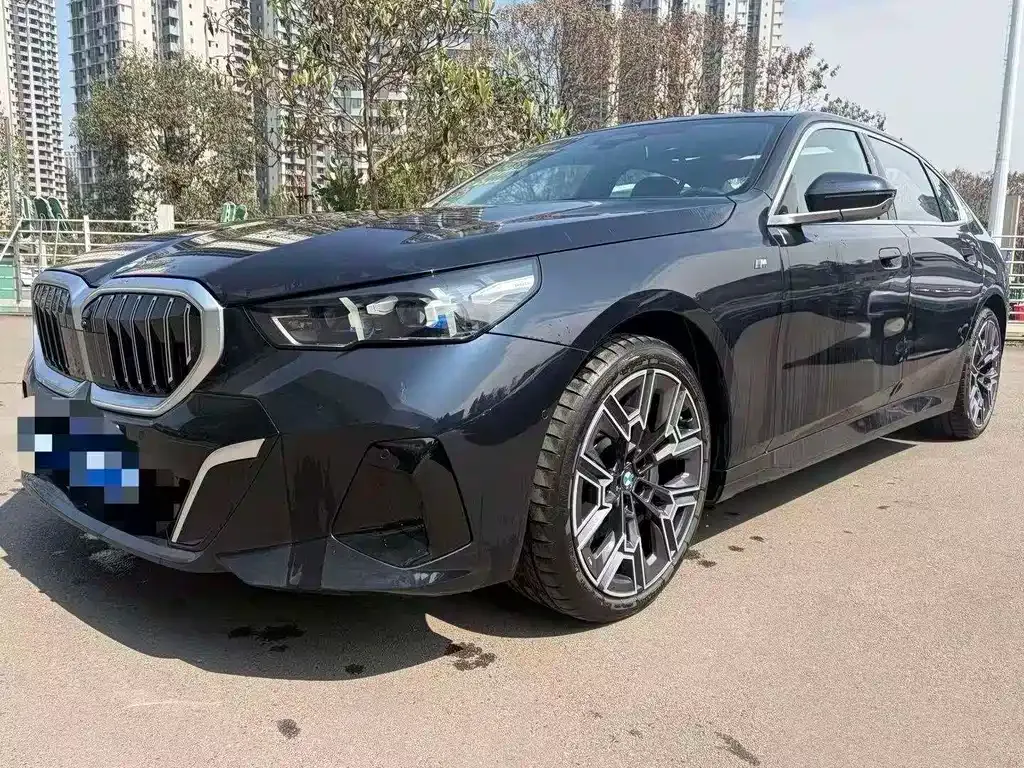 BMW 5 Series — фото 1