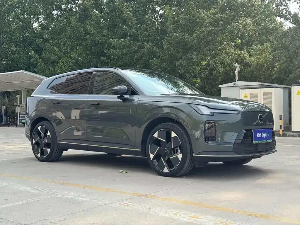Volvo XC70 Plug-in Hybrid — фото 2