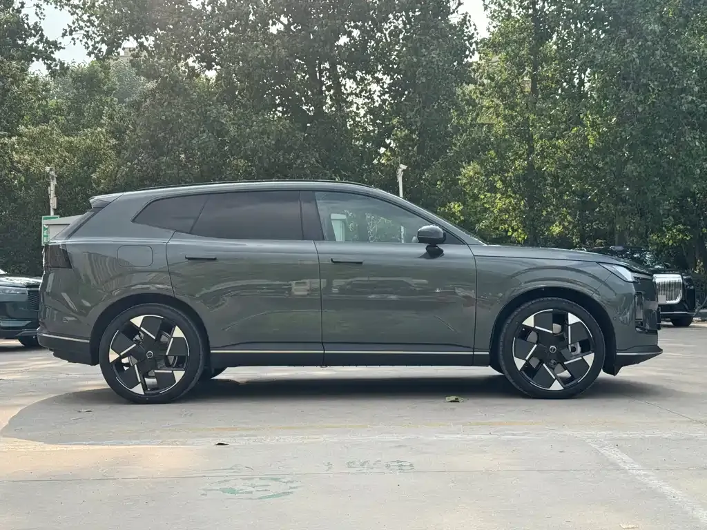 Volvo XC70 Plug-in Hybrid — фото 9