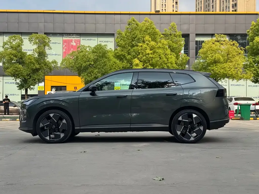 Volvo XC70 Plug-in Hybrid — фото 10
