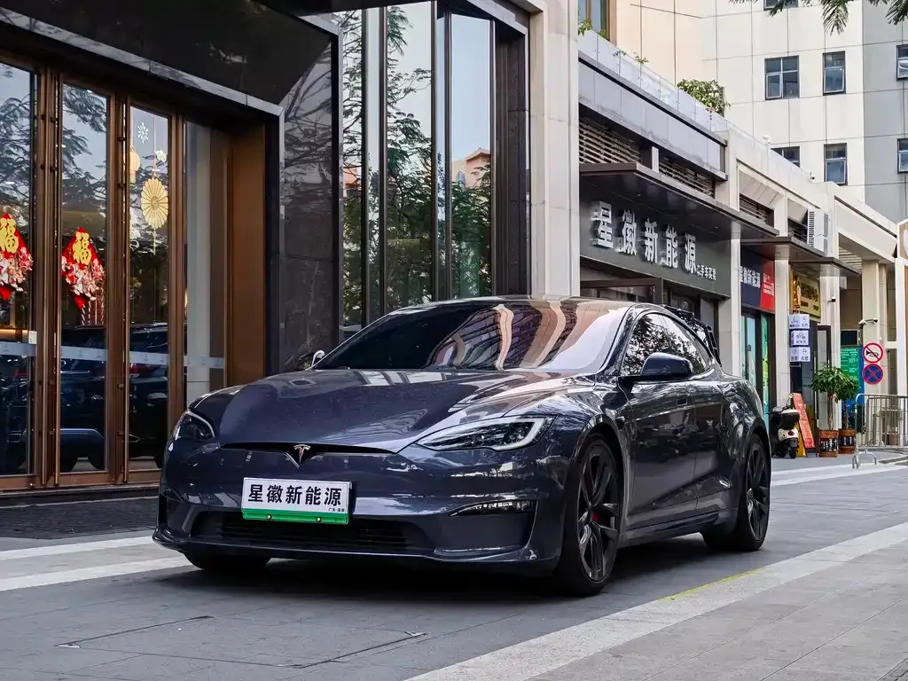 Tesla Model S — фото 1