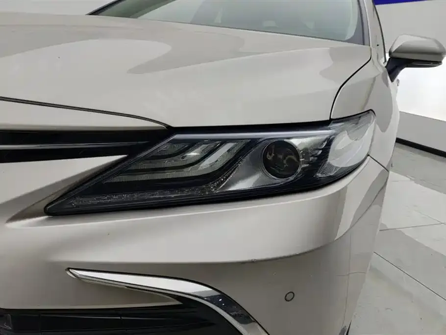 Toyota Camry — фото 10