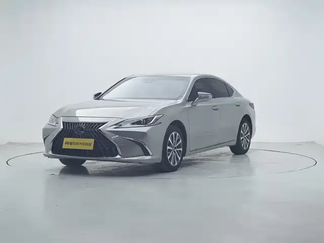 Lexus ES — фото 1