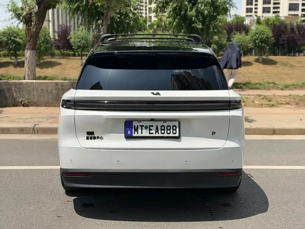 Li Auto i8 — фото 3
