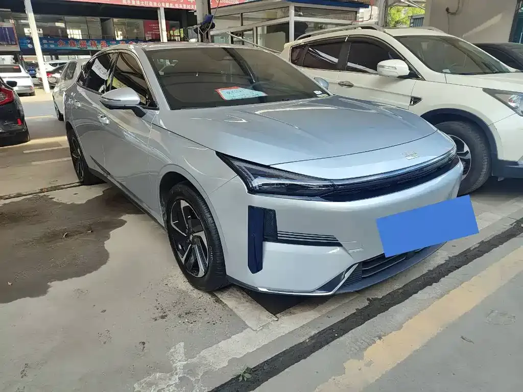 Geely Galaxy L6 — фото 1