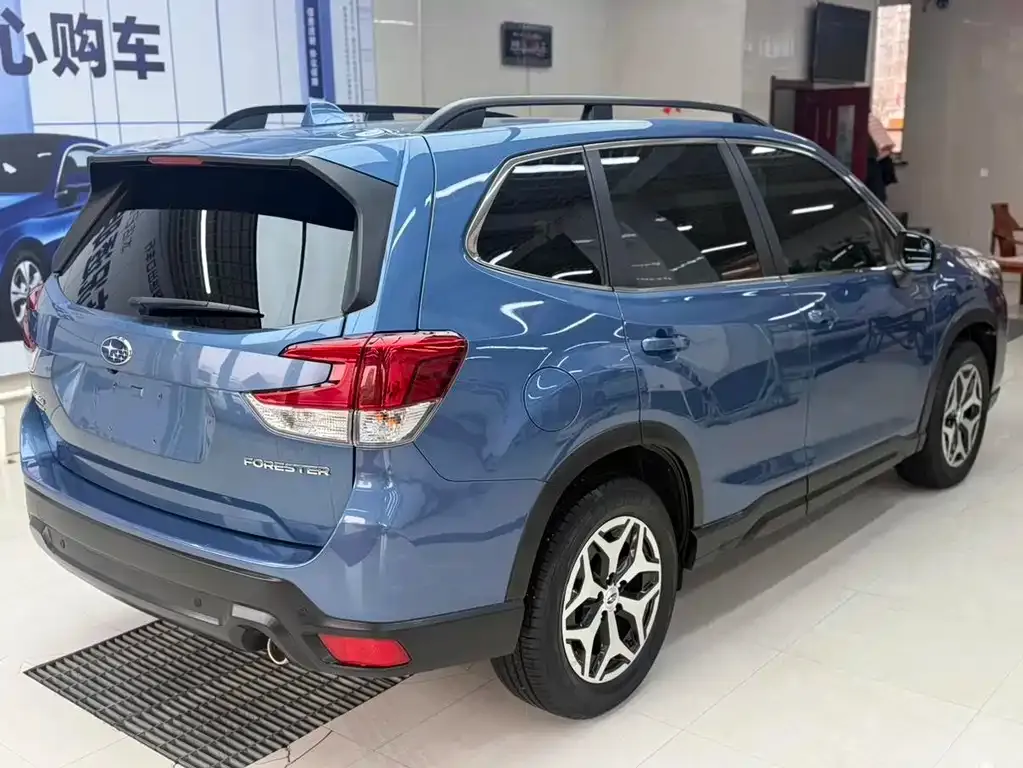 Subaru Forester — фото 7