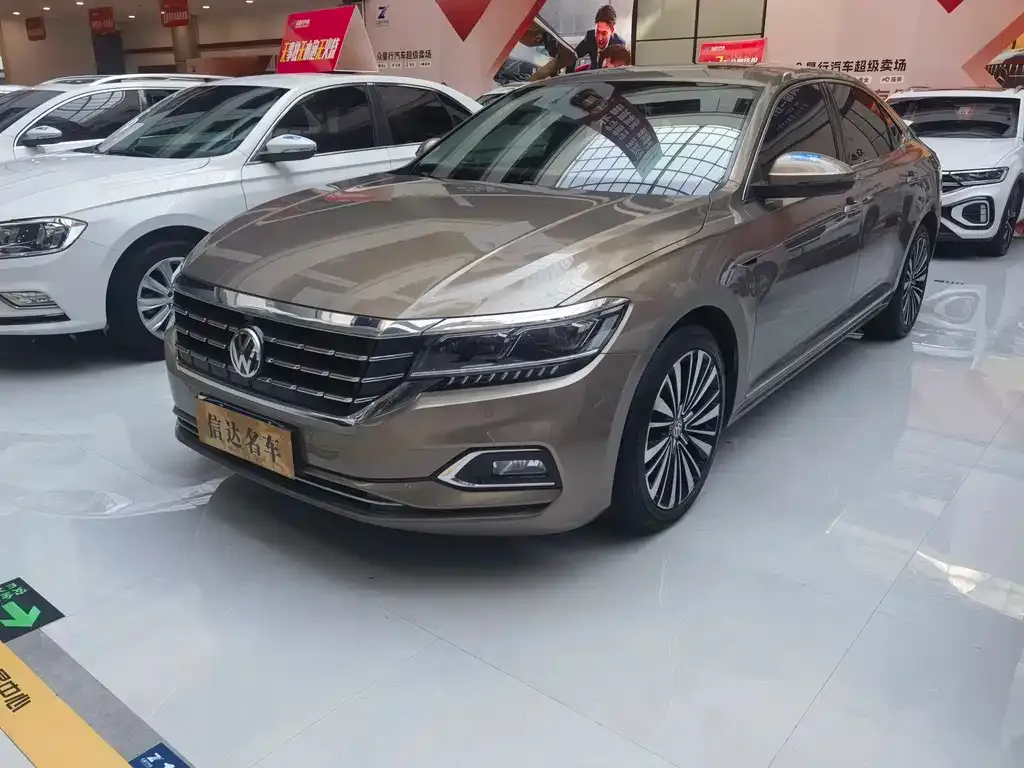 Volkswagen Passat — фото 1