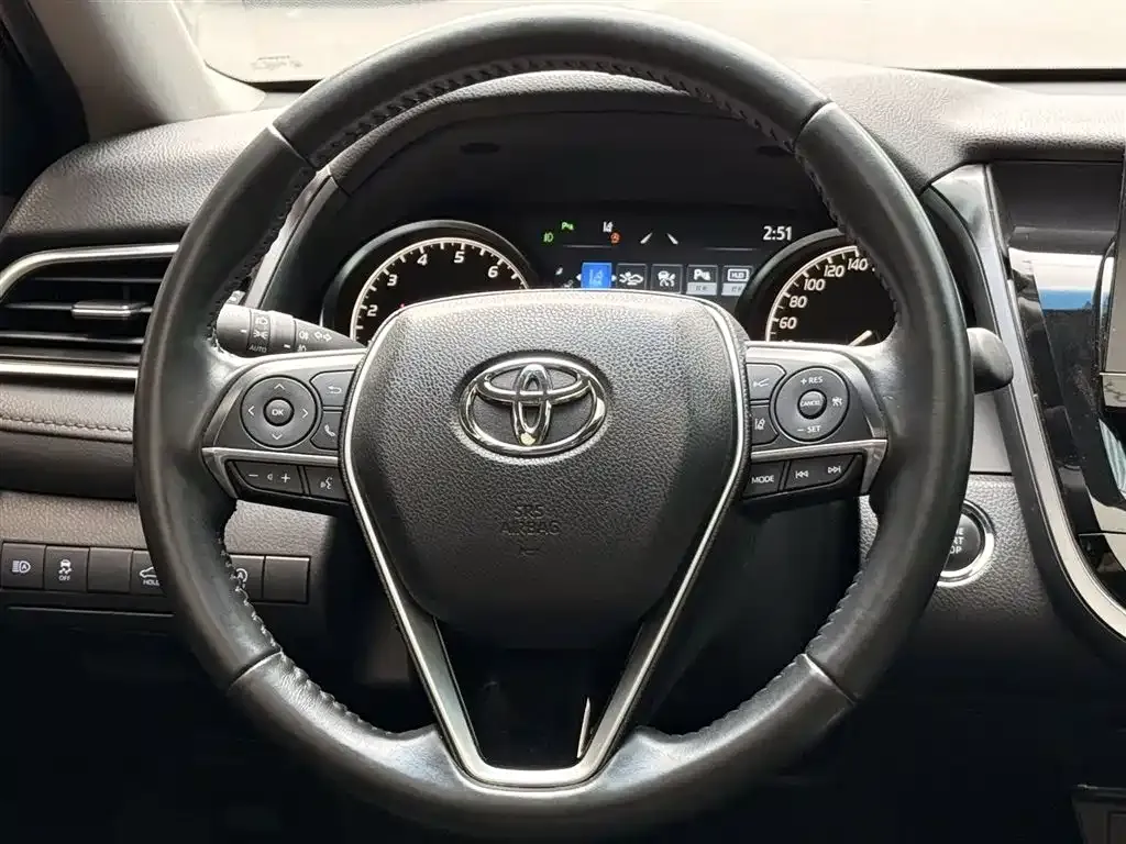 Toyota Camry — фото 4