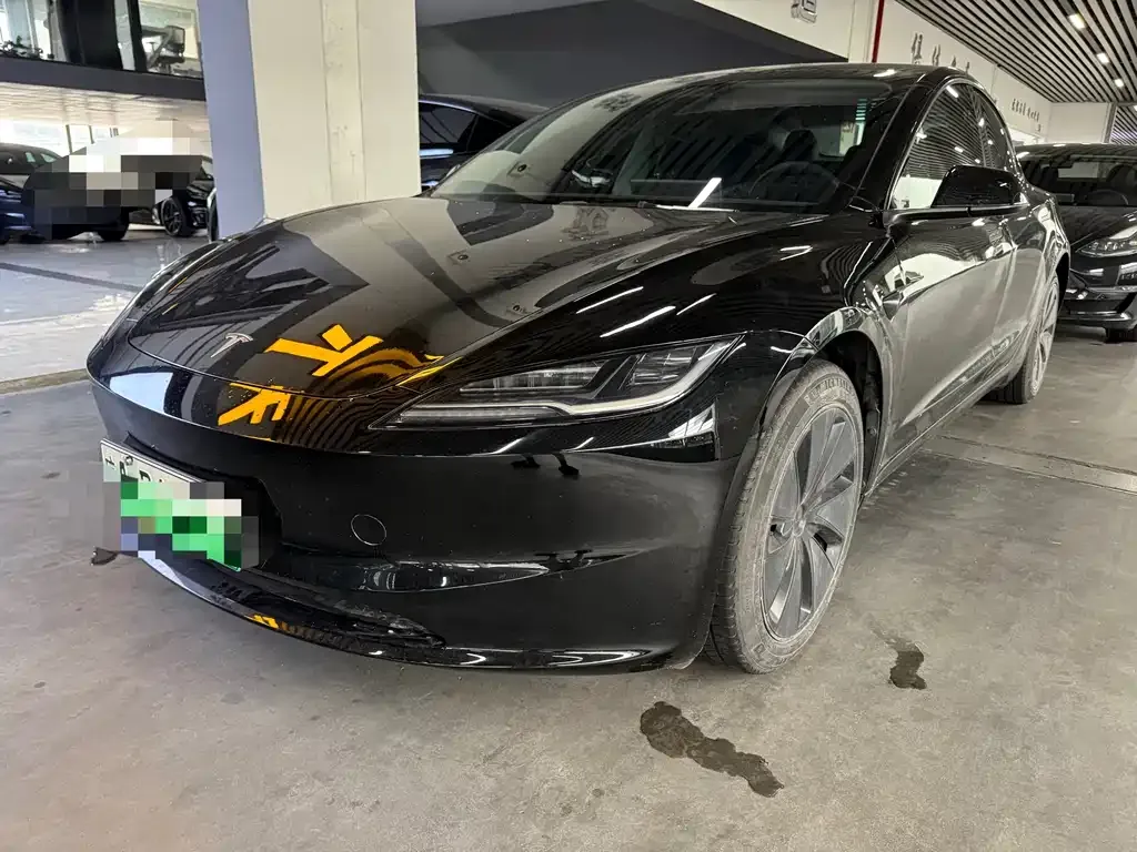 Tesla Model 3 — фото 1