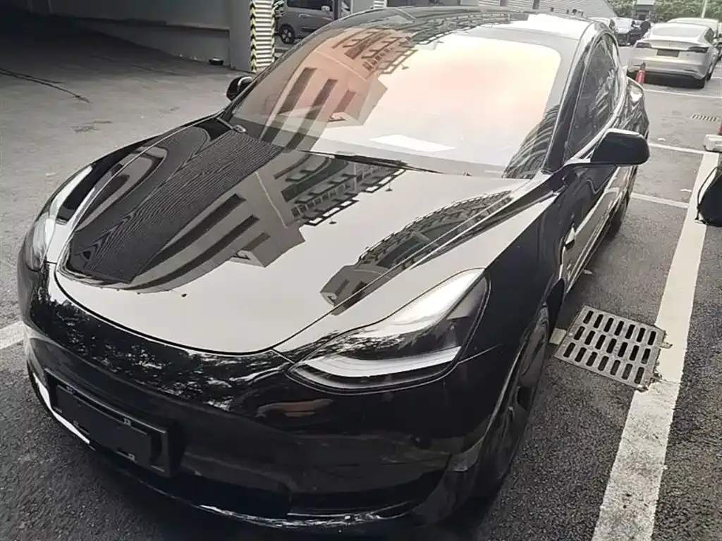 Tesla Model 3 — фото 1