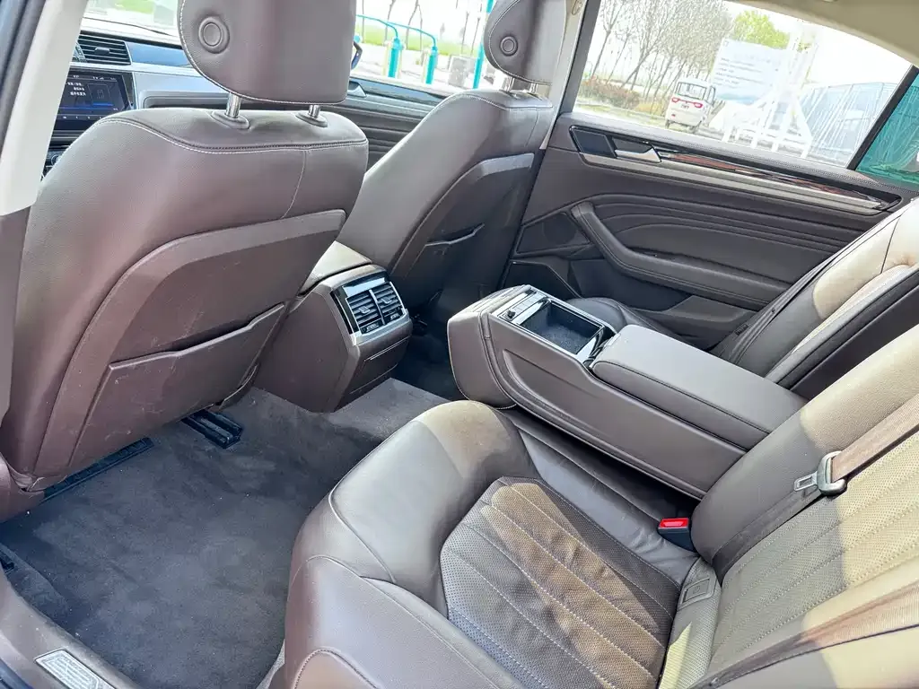 Volkswagen Phideon — фото 9