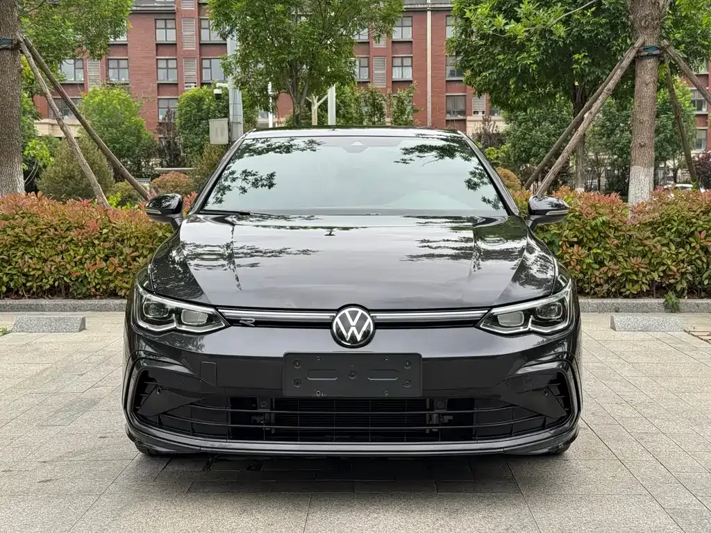 Volkswagen Golf — фото 1