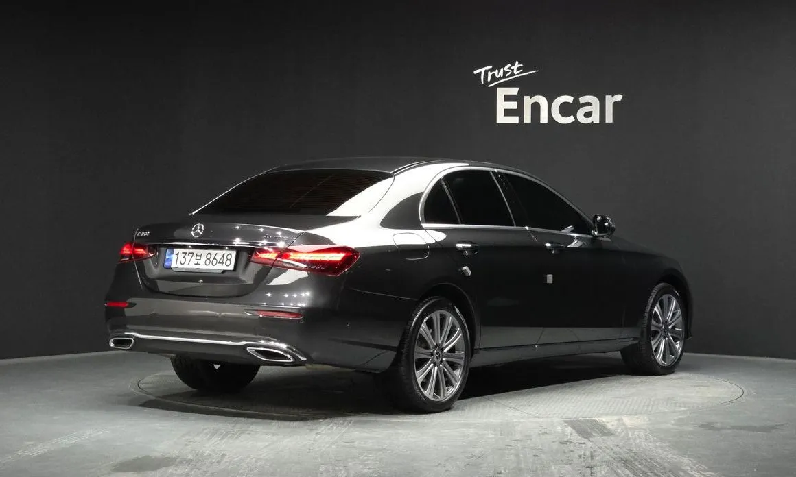 Mercedes-Benz E-Class — фото 5